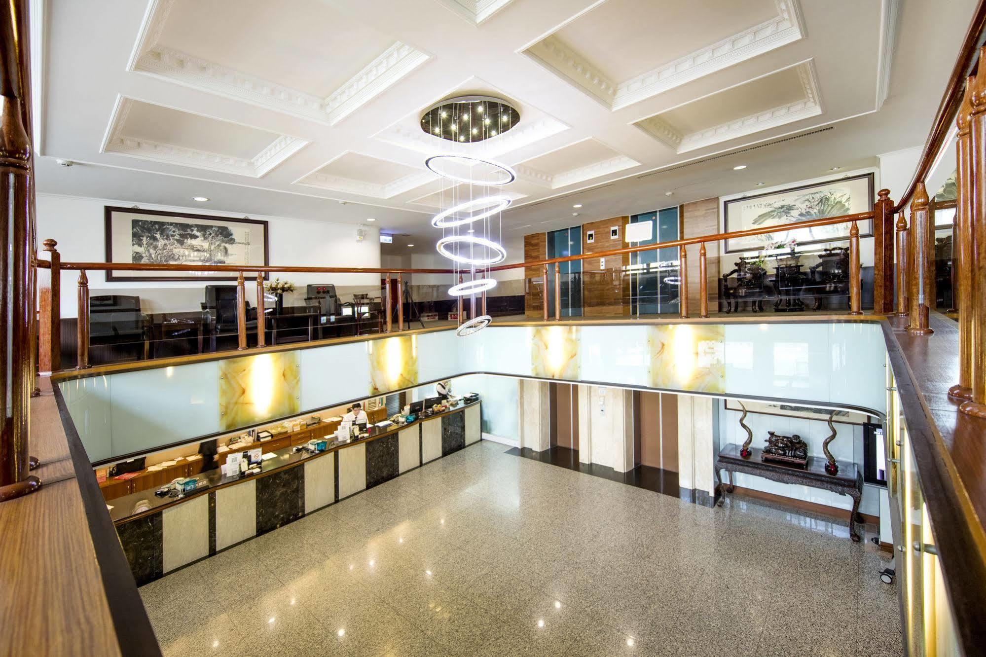 Ful Won Hotel Тайджун Екстериор снимка