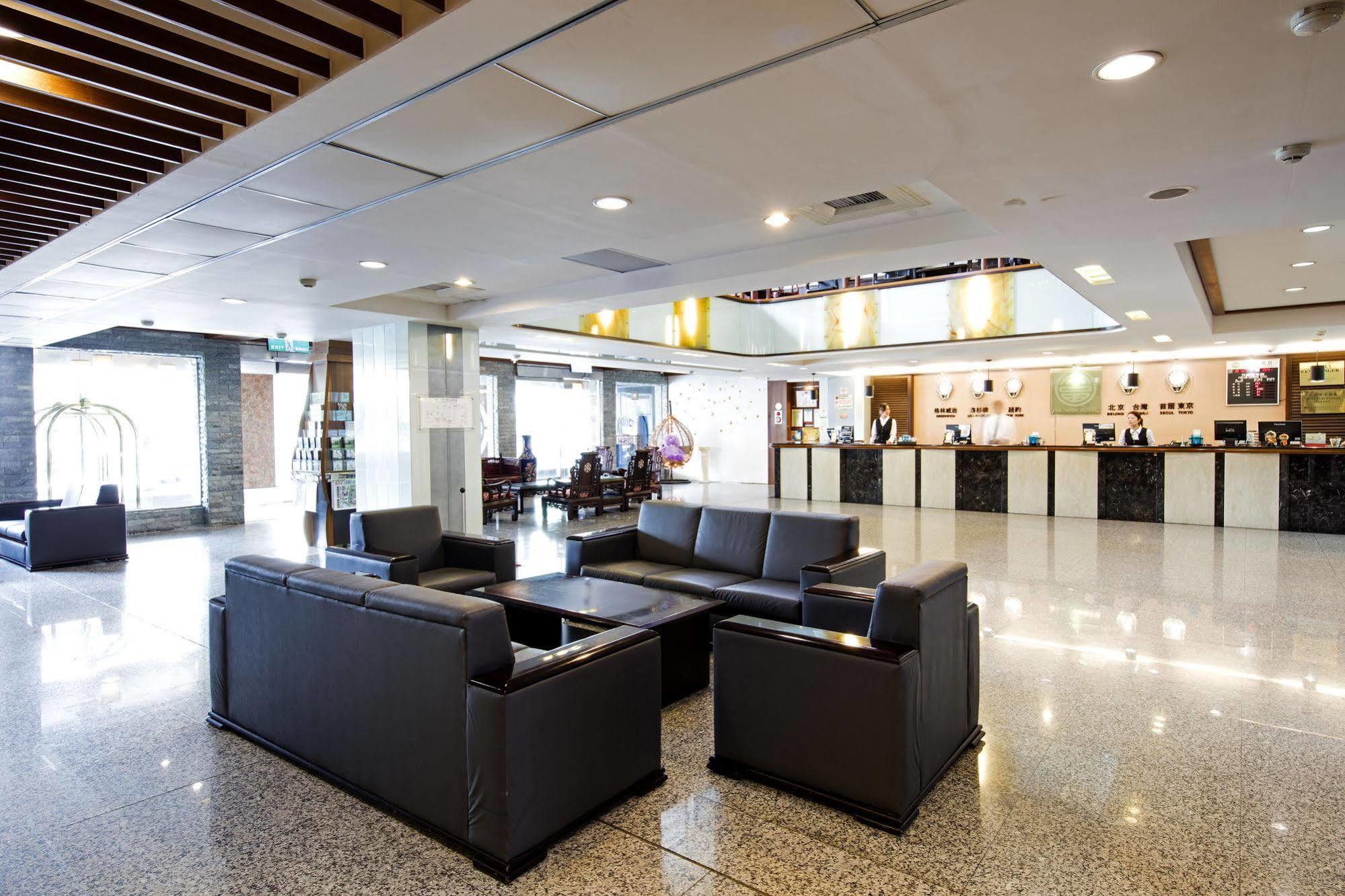 Ful Won Hotel Тайджун Екстериор снимка