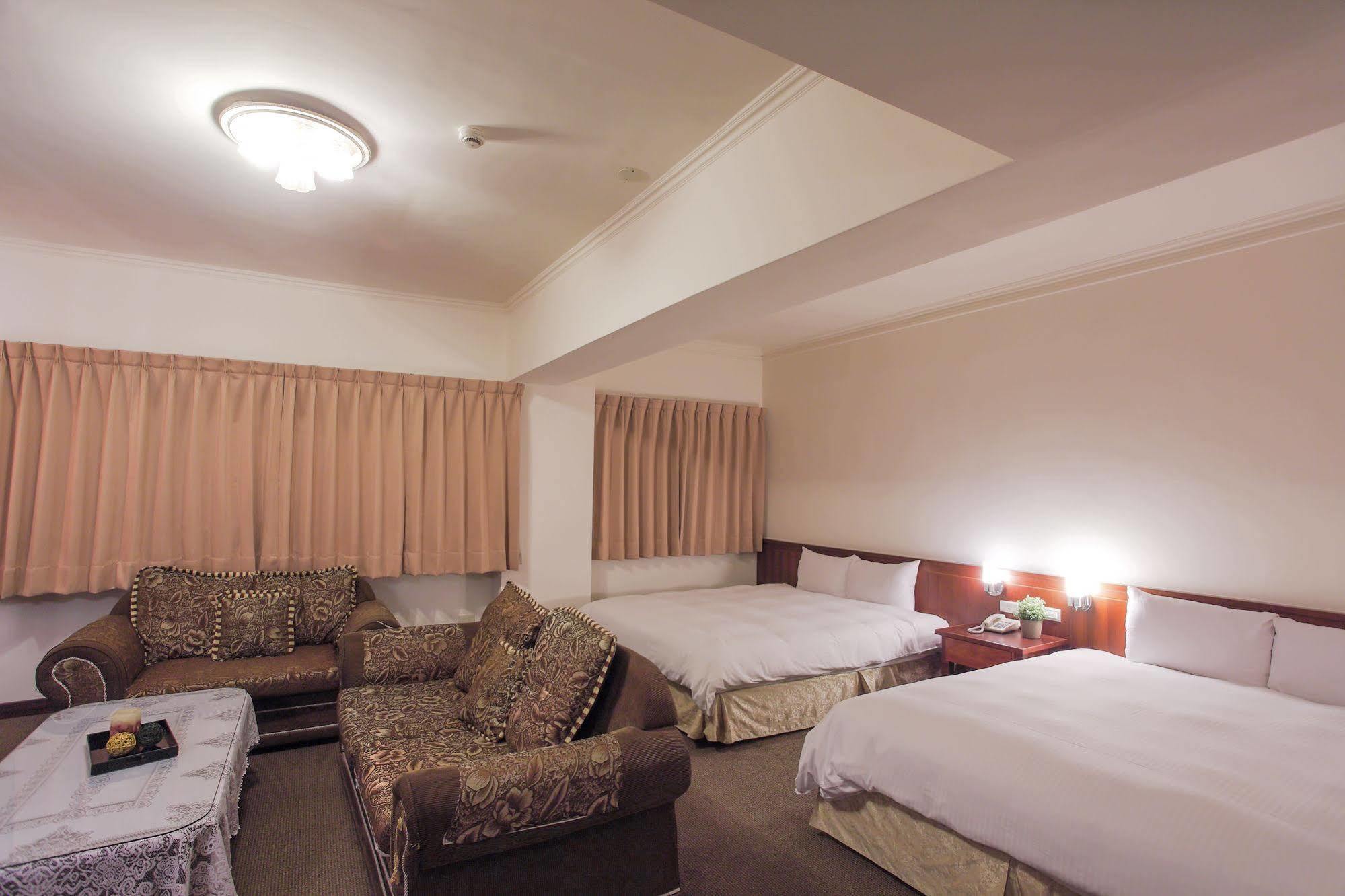 Ful Won Hotel Тайджун Екстериор снимка