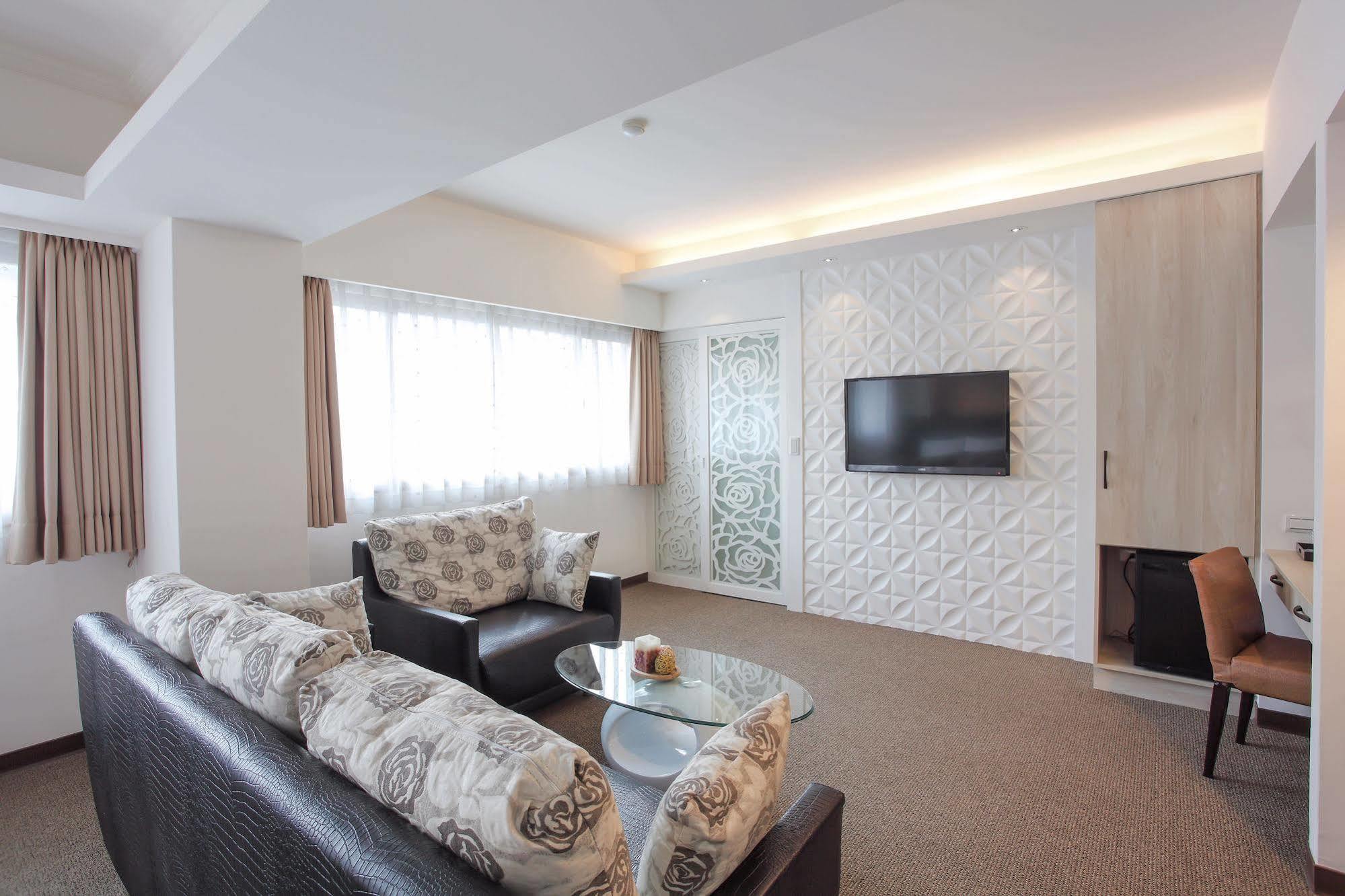 Ful Won Hotel Тайджун Екстериор снимка